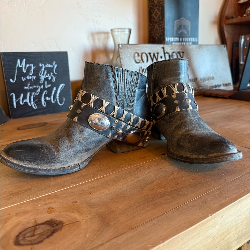 Circle G Black Ankle Boots with Silver Accents